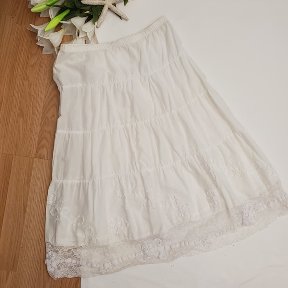 ThePrincessesArmoire Dresses & Skirts - 🌴 White Lace Skirt**